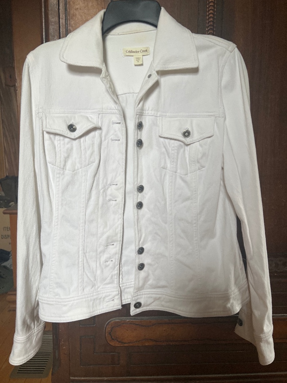Coldwater Creek White Stretch Denim Jacket Size 6 Fitted Flap Pockets Classic.